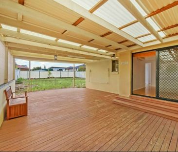 Spacious 3-Bedroom + 1-bedroom sleepout – Perfect for Large Families! - Photo 3