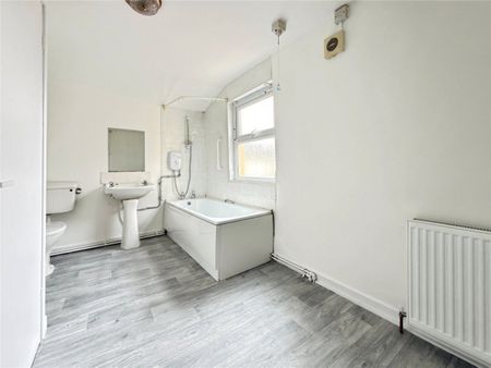 Bedford Road, Bootle, Merseyside, L20 - Photo 3