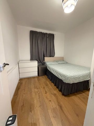 Room in a Shared Flat, Dersingham Avenue, E12 - Photo 5
