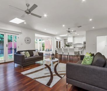 Stone fronted four bedroom family residence with dual access - Photo 2