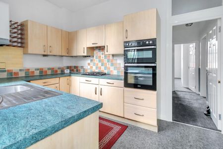 2 bedroom Flat To Let - Photo 5