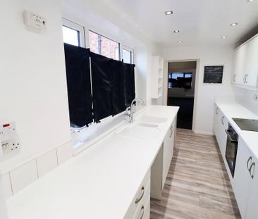 2 bedroom end of terrace house to rent - Photo 6