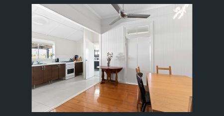 GAS COOK-TOP... WALK TO BUSES, SHOPS & PARKS... AIR-CONDITIONING… - Photo 2