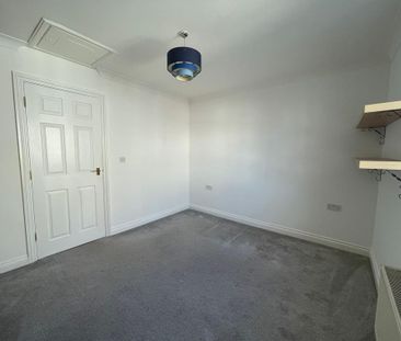 4 bedroom end of terrace house to rent - Photo 6