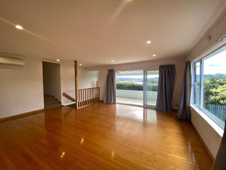 Bright harbour home - Photo 3