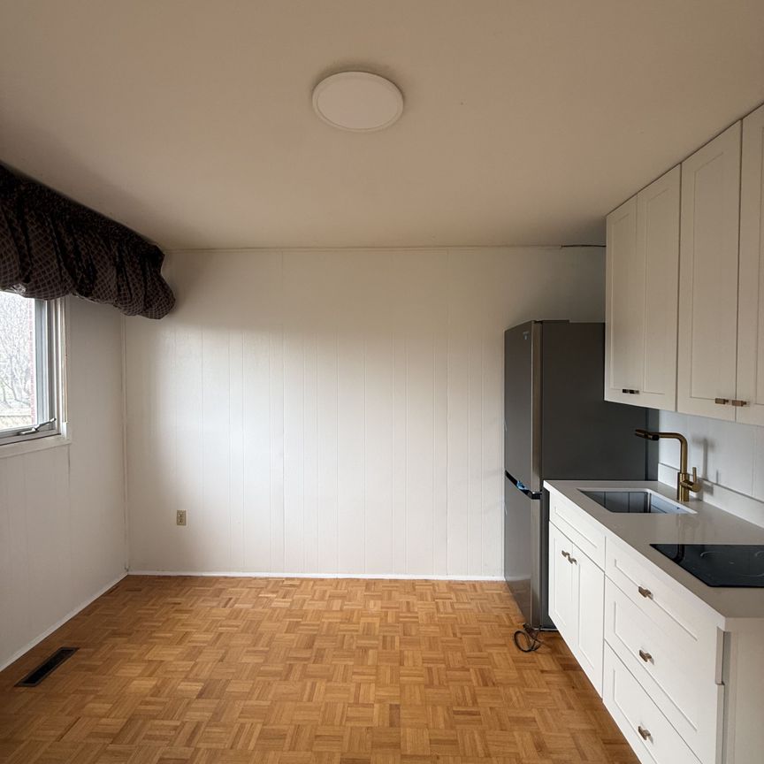 For Lease - 214 Fairglen Avenue Unit# Rear, Toronto, Ontario - Photo 1