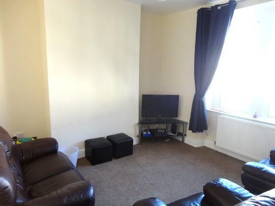 3 bedroom apartment to rent - Photo 1