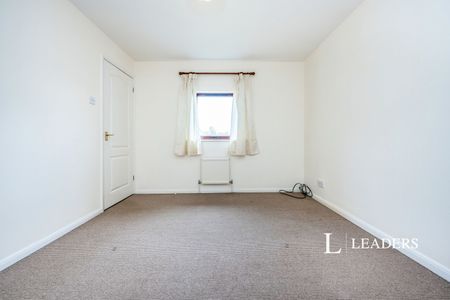 5 bedroom house to rent Hindemith Gardens, Old Farm Park, MK7 - Photo 4