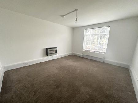 2 bedroom maisonette to rent - Photo 4