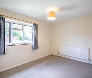 3 bedroom semi-detached house to rent - Photo 6