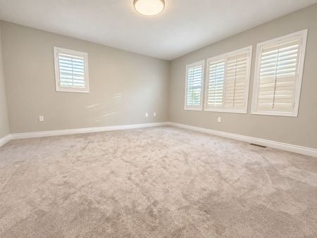 For Lease - 2198 Woodglen Crescent, Burlington, Ontario - Photo 2