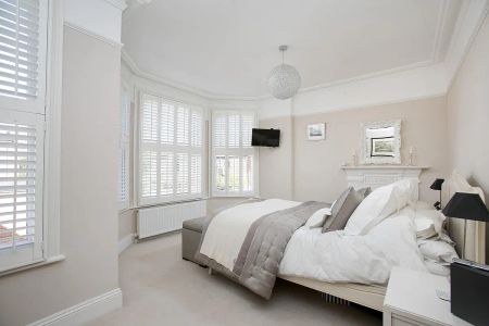 4 bedroom house in Twickenham - Photo 3