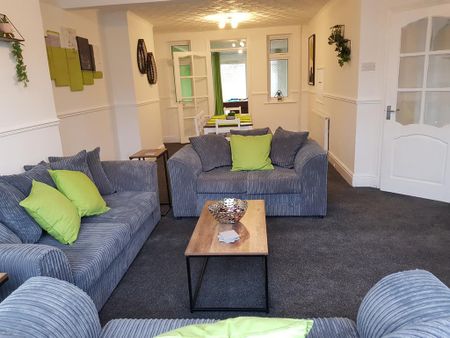 7 bedroom semi-detached house to rent - Photo 2