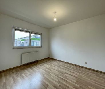 Te huur: appartement met 2 slaapkamers nabij het centrum van Halle. - Foto 2