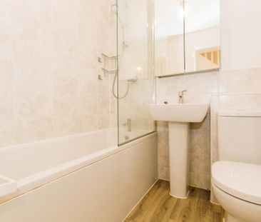 3 bedroom terraced house to rent - Photo 6