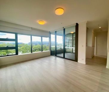 Sunny Two Bedrooms Apartment In Australia Tower - Photo 2