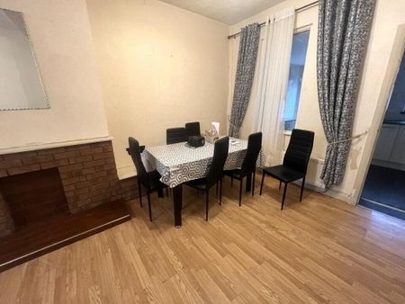 150 Donegall Avenue, Belfast, BT12 6LY - Photo 2