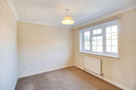 Naseby Avenue, Folkestone, CT20 - Photo 2