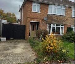 4 bedroom semi-detached house to rent - Photo 2