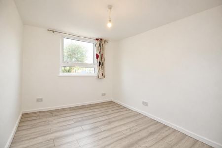 2 Bedroom Flat - Ground Floor To Let - Photo 3