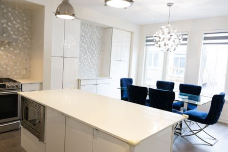 For Lease - 206 Huguenot Road, Oakville, Ontario - Photo 2