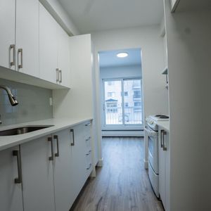 2 Beds 1 Bath - 7790 Avenue Trémolières, Anjou - Photo 3