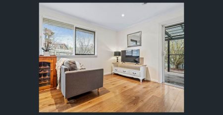 Stylish Family Sanctuary in Mornington - Photo 2