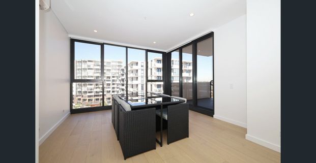 Brand New Larger 2 bedroom with sunny balcony - Photo 1