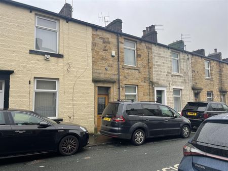 2 bed terraced house to rent in Ford Street, Burnley, BB10 - Photo 2