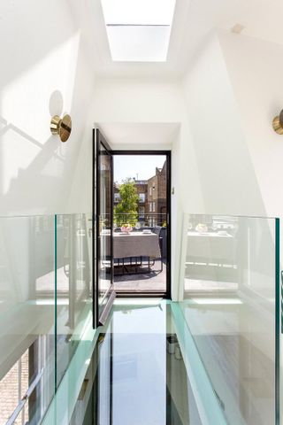 2 bedroom end of terrace house to rent - Photo 3