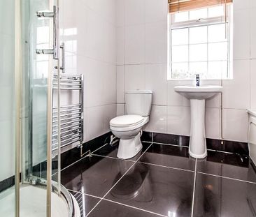2 bedroom end of terrace house to rent - Photo 3
