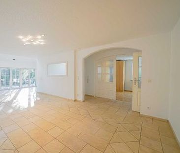 Freistehendes Einfamilienhaus mit Garten und Sonnenbalkon - Photo 2