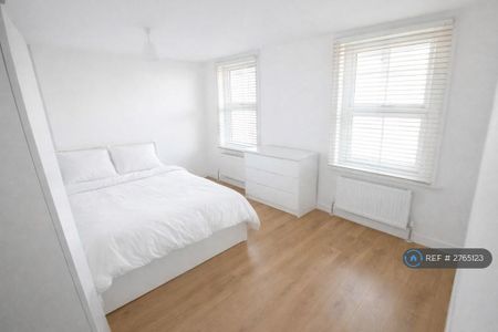 4 bedroom terraced house to rent - Photo 3