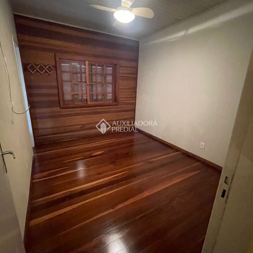Casa com 4 quartos e 200m² para alugar em Carniel, Gramado. - Foto 1