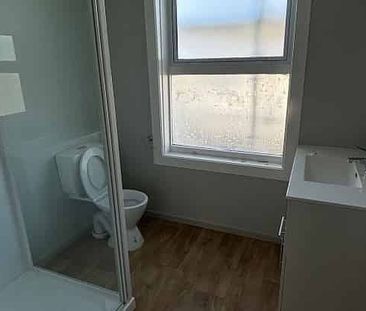 Newly renovated One bedroom Apartment close to CBD - Photo 4