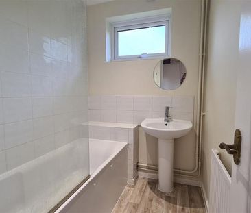 3 bedroom detached house to rent - Photo 5