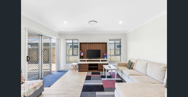 Luxurious Dual-Living Family Home! - Photo 1