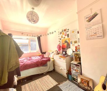 3 Bed End Terrace, Barton Vale, BS2 - Photo 2