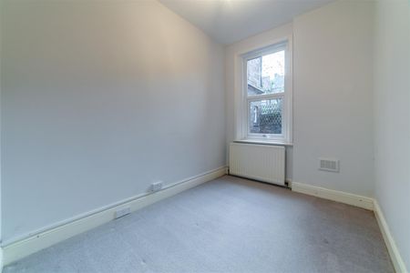 2 bed flat to rent in Grosvenor Avenue, Newcastle Upon Tyne, NE2 - Photo 2