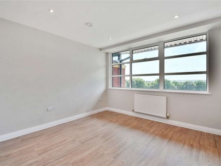 Set on the 3rd floor, this one bedroom apartment of 498 sq ft, offers stylish accommodation within a highly sought after location. Available mid April and offered unfurnished. - Photo 2