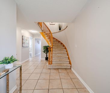 For Lease - 30 Castle Green Drive, Whitby, Ontario - Photo 4