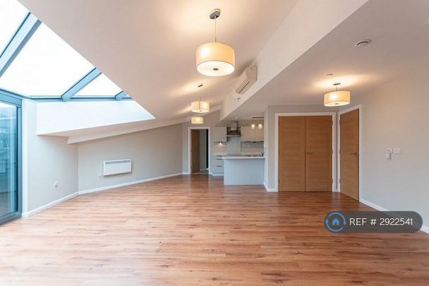 3 bedroom flat to rent - Photo 1