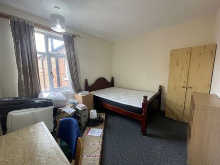 4 bedroom terraced house to rent - Photo 5