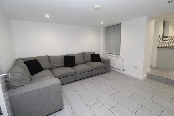 6 bedroom house to rent - Photo 1