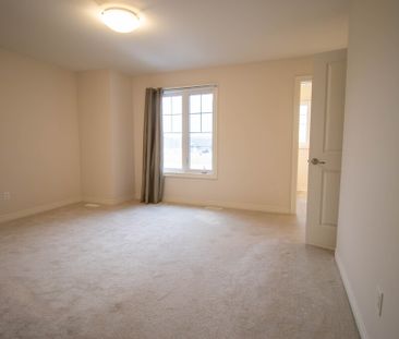 556 Julia Dr, Welland - 3 Bedroom Townhouse - Photo 3