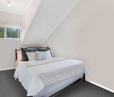 2 BEDROOM TOWNHOUSE WITH COURTYARD - CLOSE TO CITY! - Photo 2
