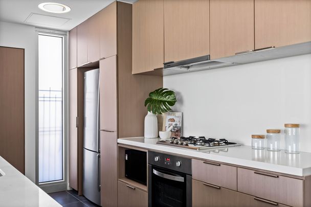 A Modern, Easy Lifestyle in the Heart of Fitzroy North - Photo 1