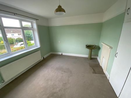 4 bedroom detached house in Lymington - Photo 5