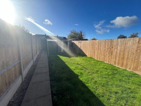 3 bedroom terraced house to rent - Photo 4