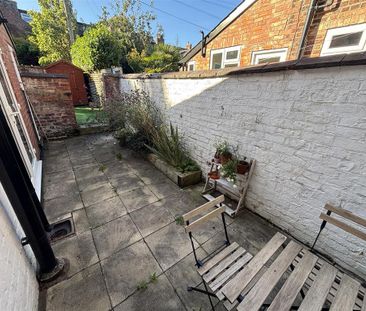 2 bedroom terraced house to rent - Photo 5